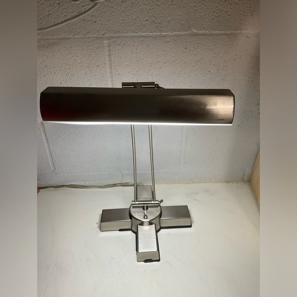 Tensor 17” piano desk, lamp, brush, nickel, full spectrum fully adjustable - Picture 3 of 11